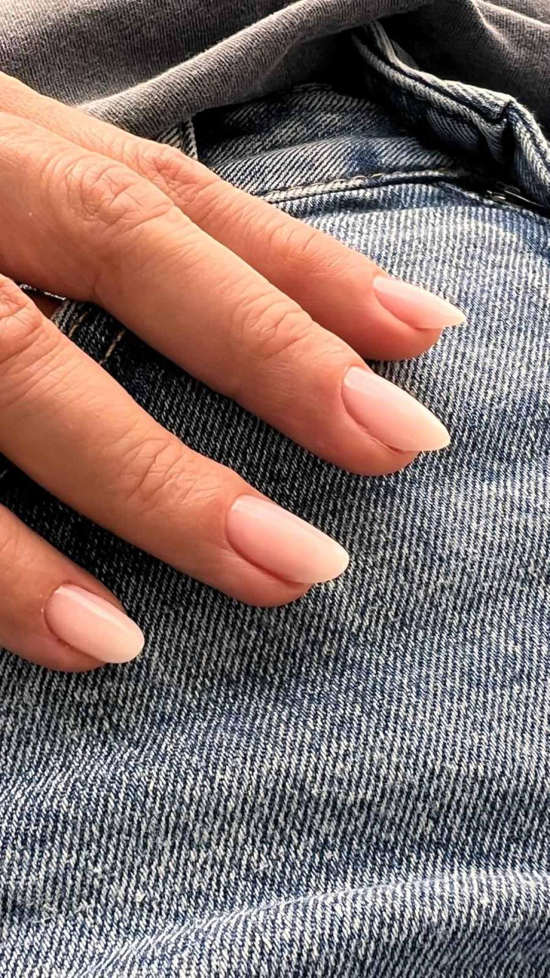 Studio TT #beograd Ojačavanje noktiju Ojačavanje prirodnih noktiju gelom - S / M dužina