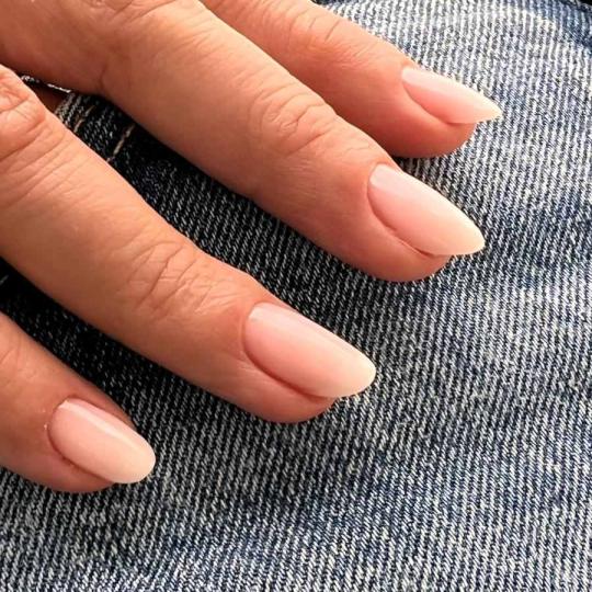 Studio TT #beograd Ojačavanje noktiju Ojačavanje prirodnih noktiju gelom - S / M dužina