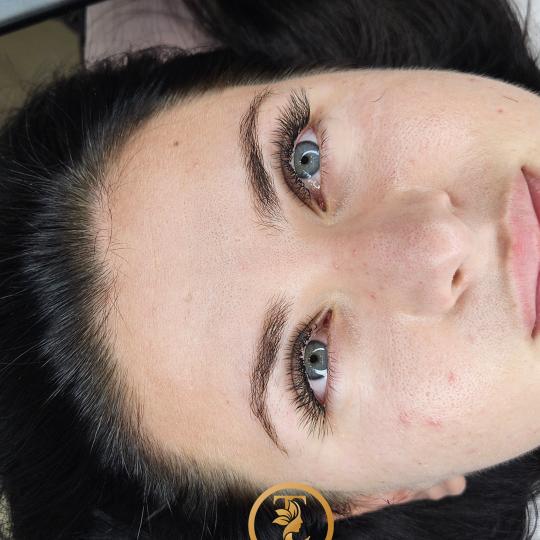 Latina beauty studio #beograd Nadogradnja trepavica Nadogradnja svilenih trepavica YY metodom Lice