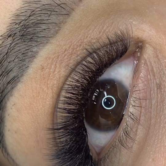 Nini beauty studio #beograd Nadogradnja trepavica Nadogradnja trepavica - ruski volumen