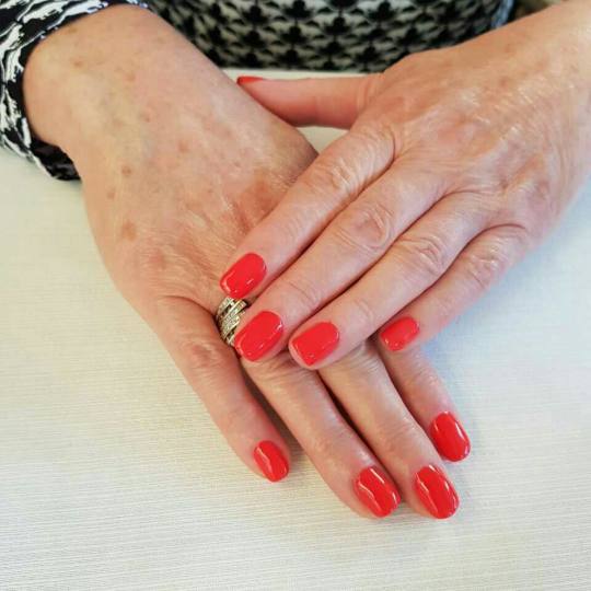 Eleonora #beograd Ojačavanje noktiju Ojačavanje prirodnih noktiju gelom + gel lak