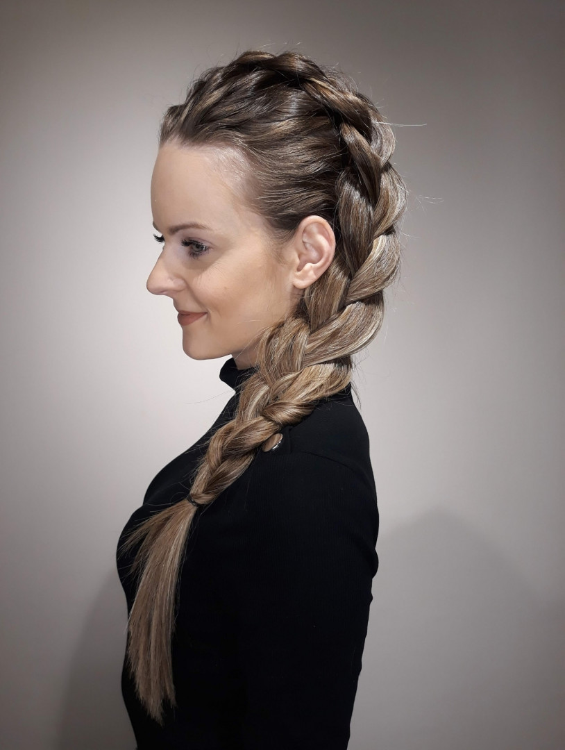 Kika - cela kosa / riblja kost / obrnuta pletenica - Vanity Hair, Beograd Pletenice, kike, punđe Frizerski saloni Pletenice, kike, punđe, Beograd, Centar, Stari grad, Dorćol