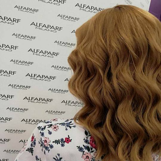 Alfaparf Studio Ada Mall #beograd Feniranje i stilizovanje Feniranje na lokne - duga kosa