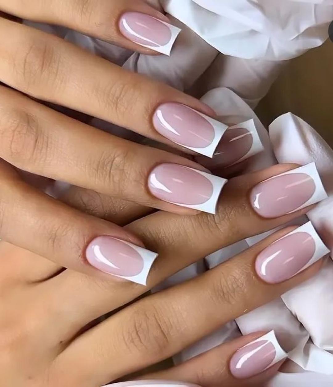 Izlivanje noktiju gelom - M dužina - Magic, Beograd Izlivanje noktiju Nokti Izlivanje noktiju, Beograd, Vukov spomenik, Đeram