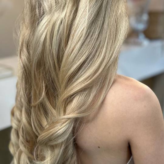 Esthetique Privé #beograd Ombre, sombre, balayage Balayage + Preliv +Feniranje + Šišanje +Black C