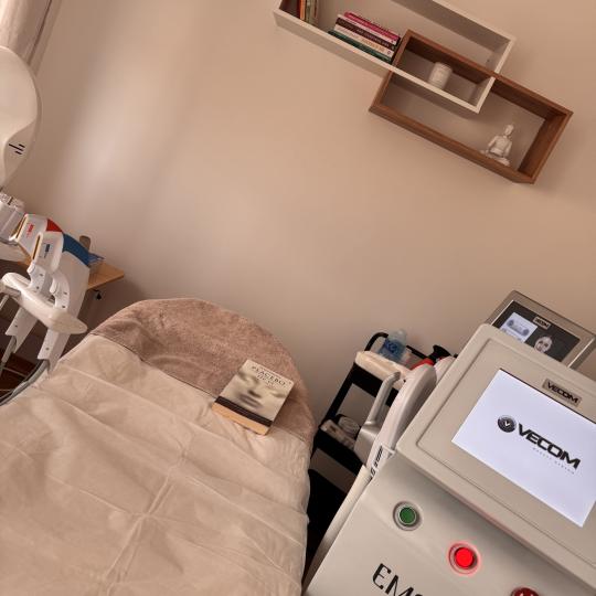 Mine beauty concept #nis Kavitacija Kavitacija 30min + Ems Tesla 30 min Telo