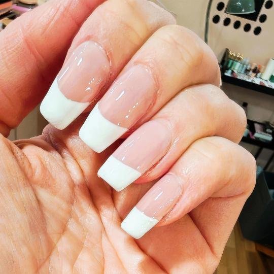 Nikita studio #beograd Manikir 90s french signature nails 90s french