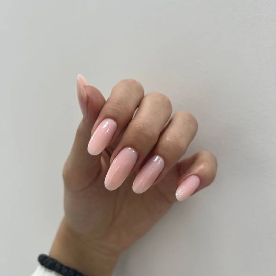 GM Beauty studio #beograd Izlivanje noktiju Izlivanje noktiju gelom - L dužina