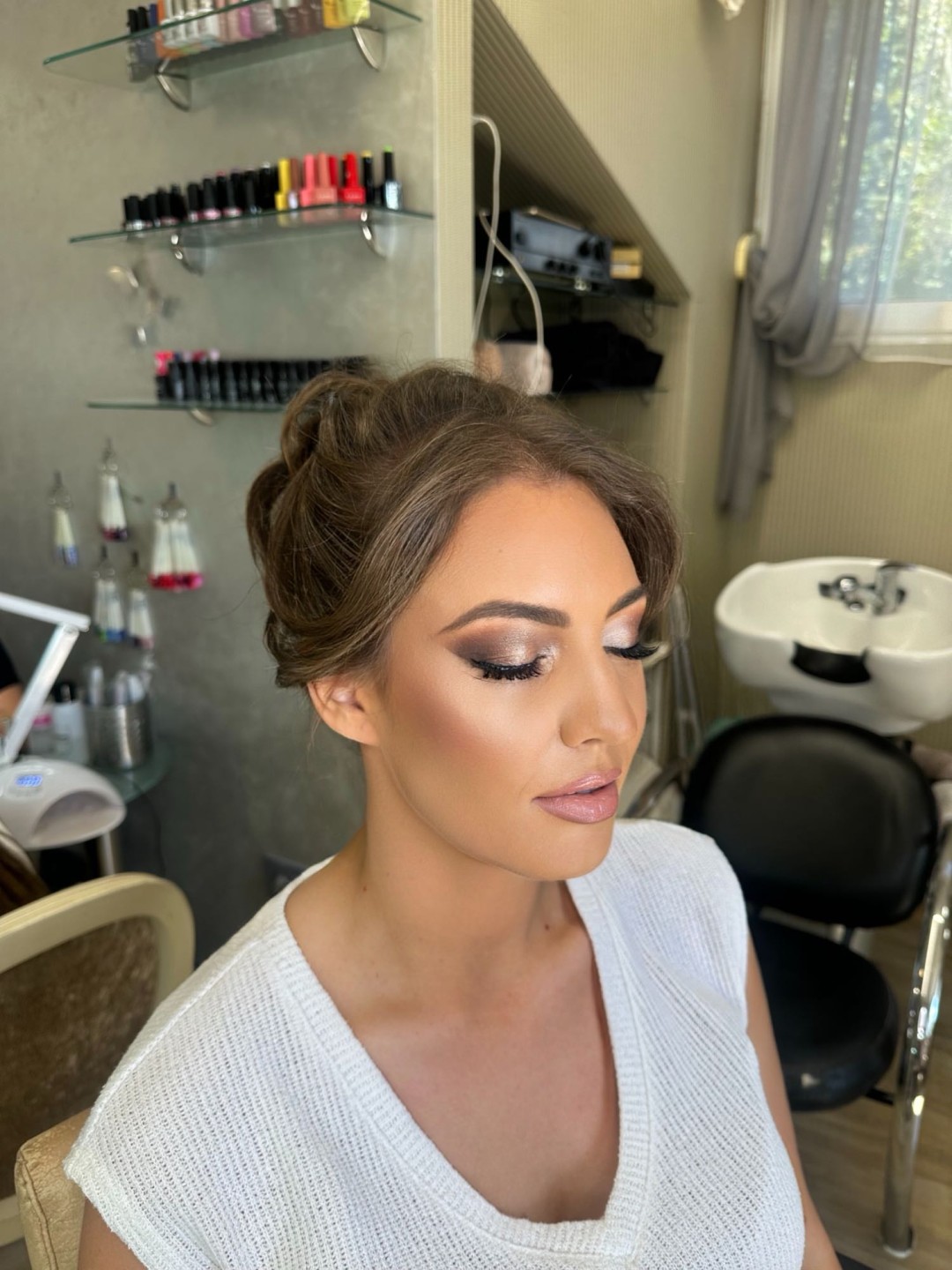 Bibi beauty centar #beograd Make-up / šminkanje Profesionalno šminkanje + veštačke trepavice + svečana frizura