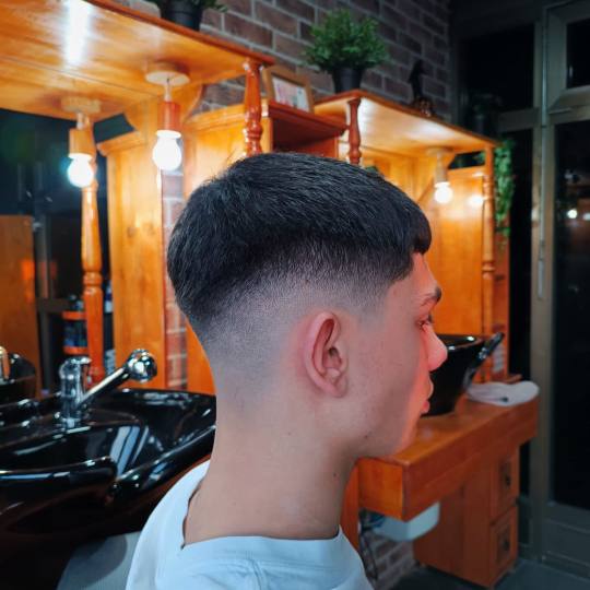 Barber Shop Sekira - Vidikovac #beograd Muško šišanje Muško šišanje fade + gratis pranje kose 