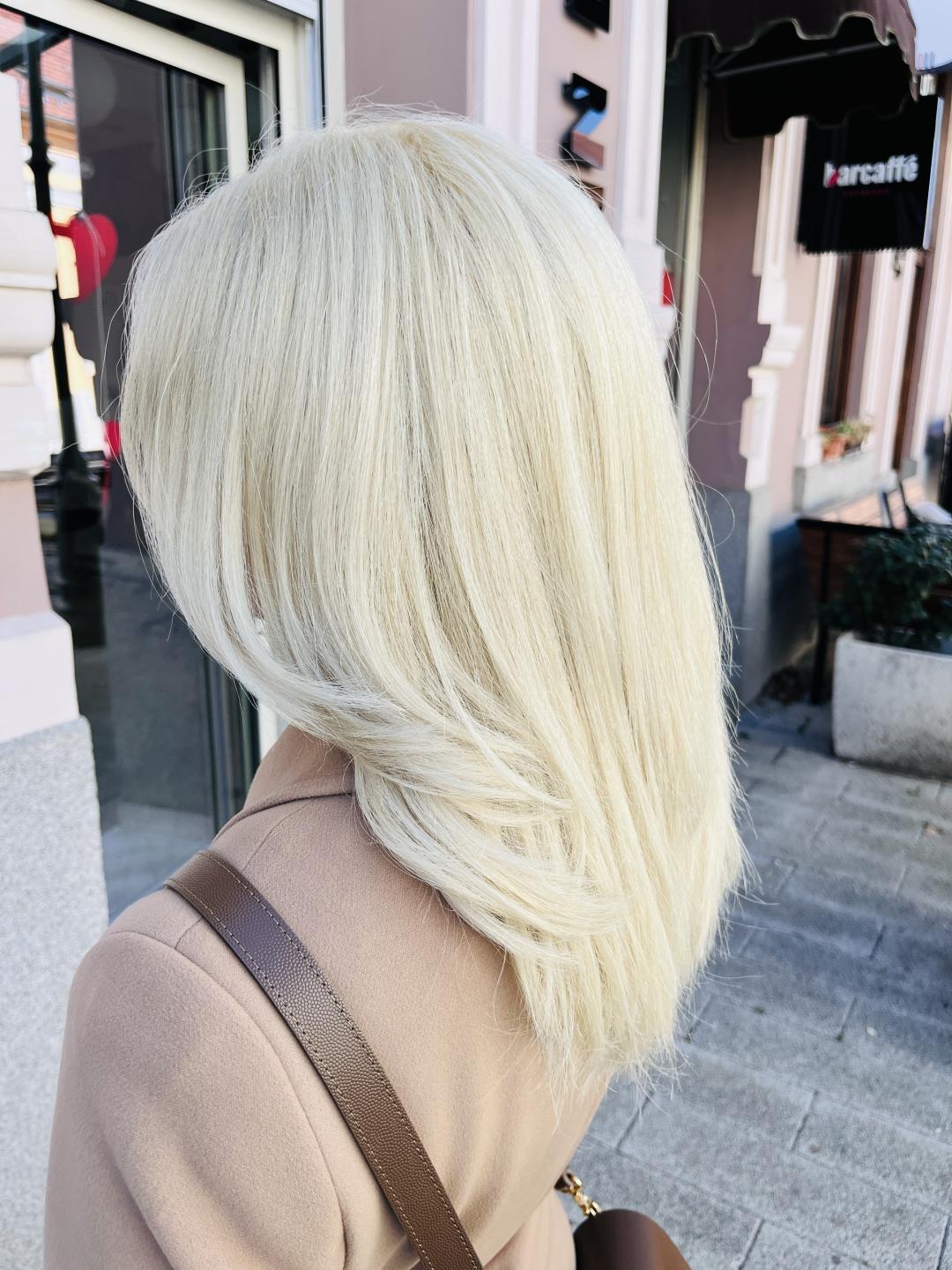 In line 1 #pancevo Feniranje i stilizovanje Feniranje na ravno - kosa srednje dužine