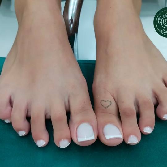 2hot beauty centar #novisad Estetski pedikir Estetski Spa pedikir + aparaturni pedikir + gel Ovaj tr