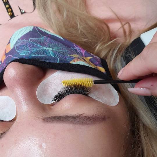 Right Beauty #beograd Nadogradnja trepavica Nadogradnja trepavica - ruski volumen 5D - 8D