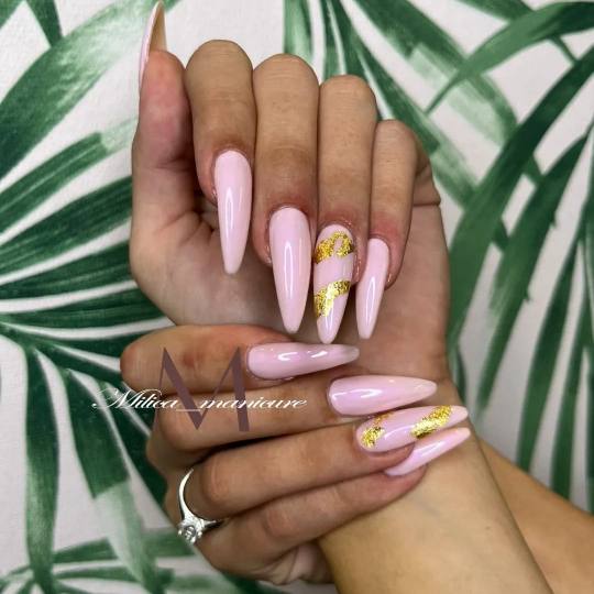 Manga Beauty #beograd Izlivanje noktiju Izlivanje noktiju gelom + gel lak