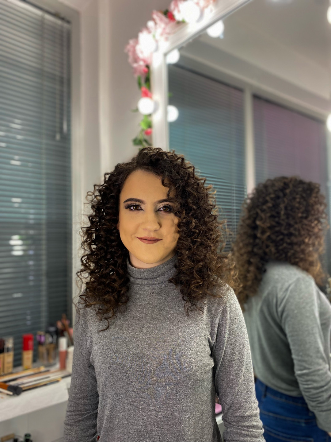 Princess beauty #nis Pletenice, kike, punđe Svečana frizura - Afro lokne kosa srednje dužine