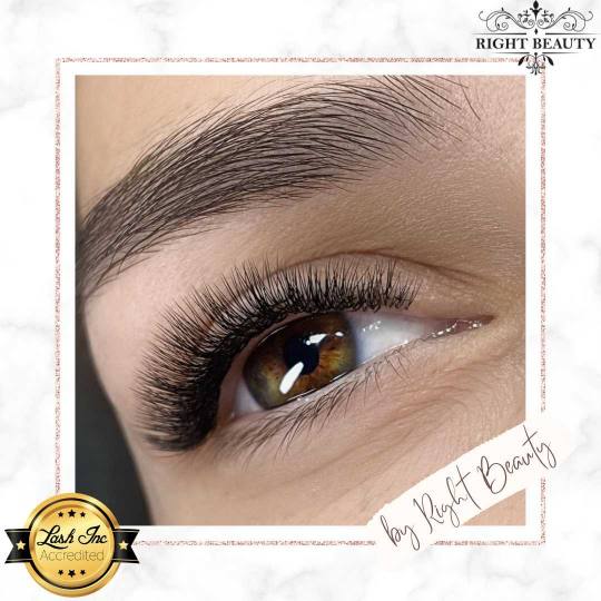 Right Beauty #beograd Nadogradnja trepavica Nadogradnja trepavica - ruski volumen 5D - 8D