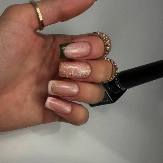 La belle beauty corner #nis Izlivanje noktiju Izlivanje noktiju gelom - M dužina