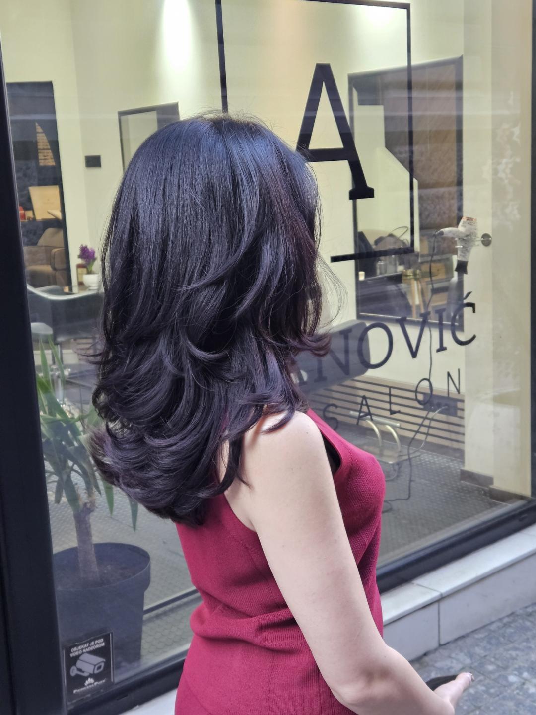 Amanović #beograd Žensko šišanje Žensko šišanje - dodatak uz pramenove / farbanje, feniranje uključeno