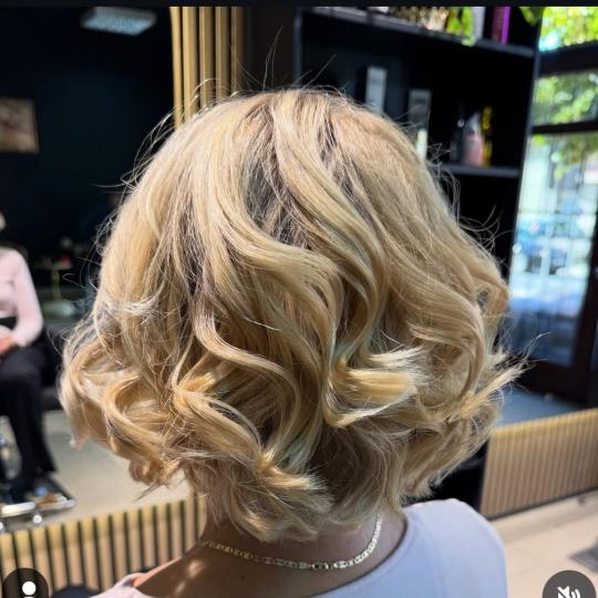 Glamour Luxury Studio 88 #pancevo Farbanje kose Farbanje izrastka - kosa srednje dužine Osvežavanj
