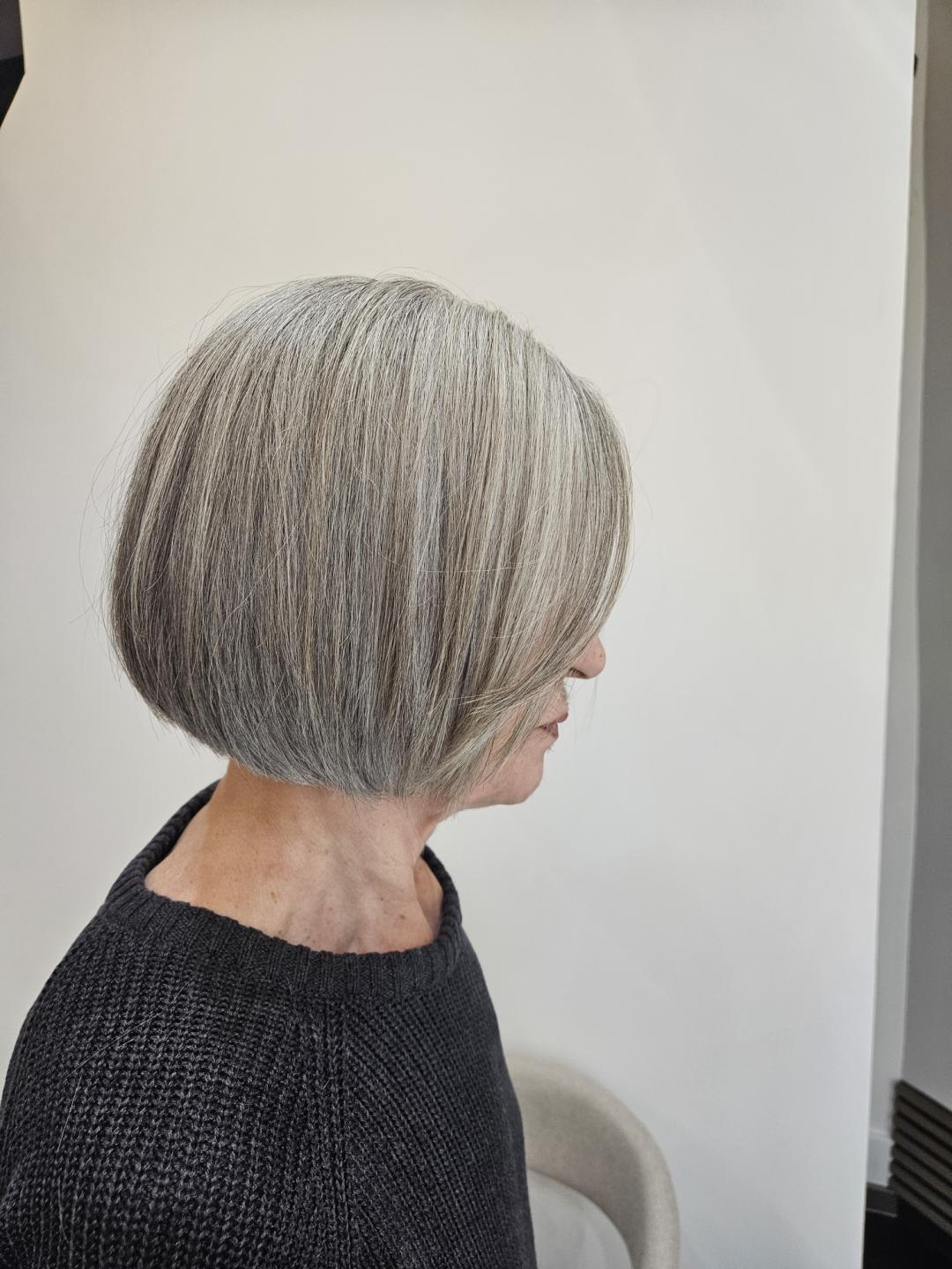 Amanović #beograd Žensko šišanje Žensko šišanje - sve dužine kose, feniranje uključeno