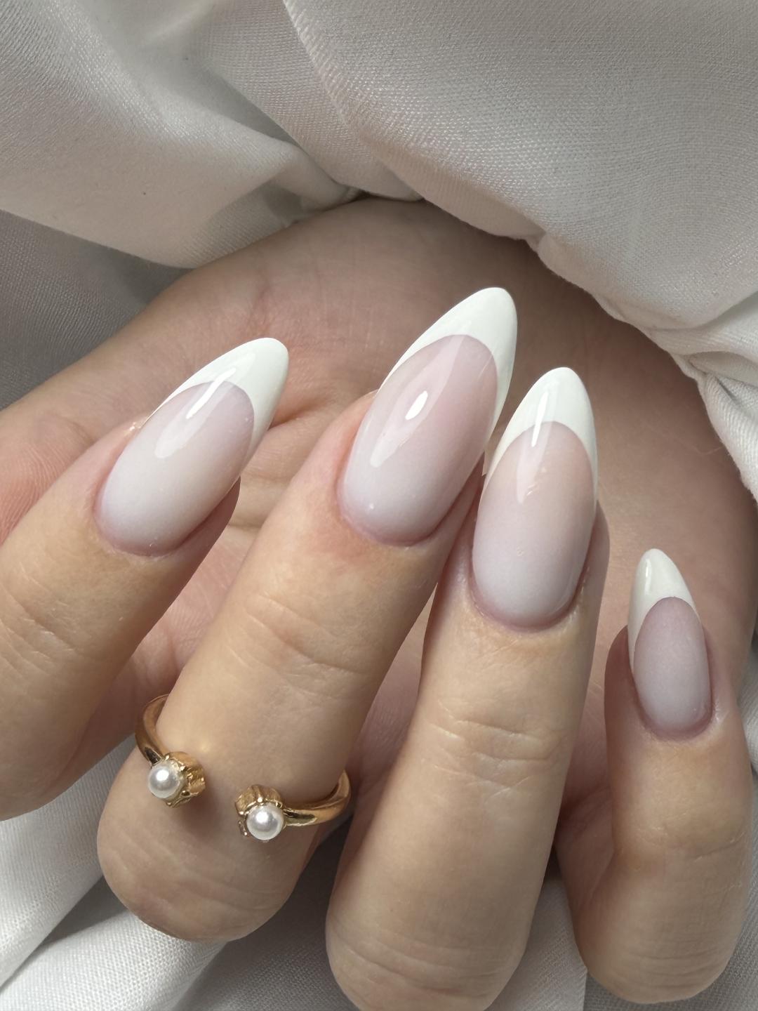 Korekcija izlivanja noktiju - L dužina - Elle beauty center, Novi Sad Izlivanje noktiju Nokti Izlivanje noktiju, Novi Sad, Grbavica, Liman, Adamićevo