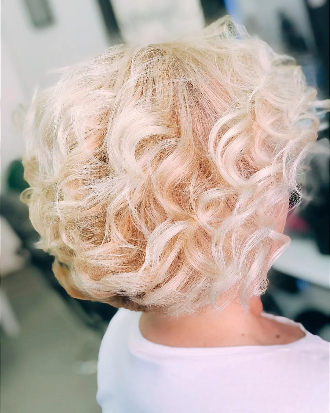 Infinity Hair #novisad Feniranje i stilizovanje Feniranje na talase - srednja dužina kose (do ramena)