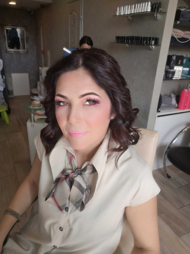 Bibi beauty centar #beograd Make-up / šminkanje Profesionalno šminkanje + veštačke trepavice + svečana frizura