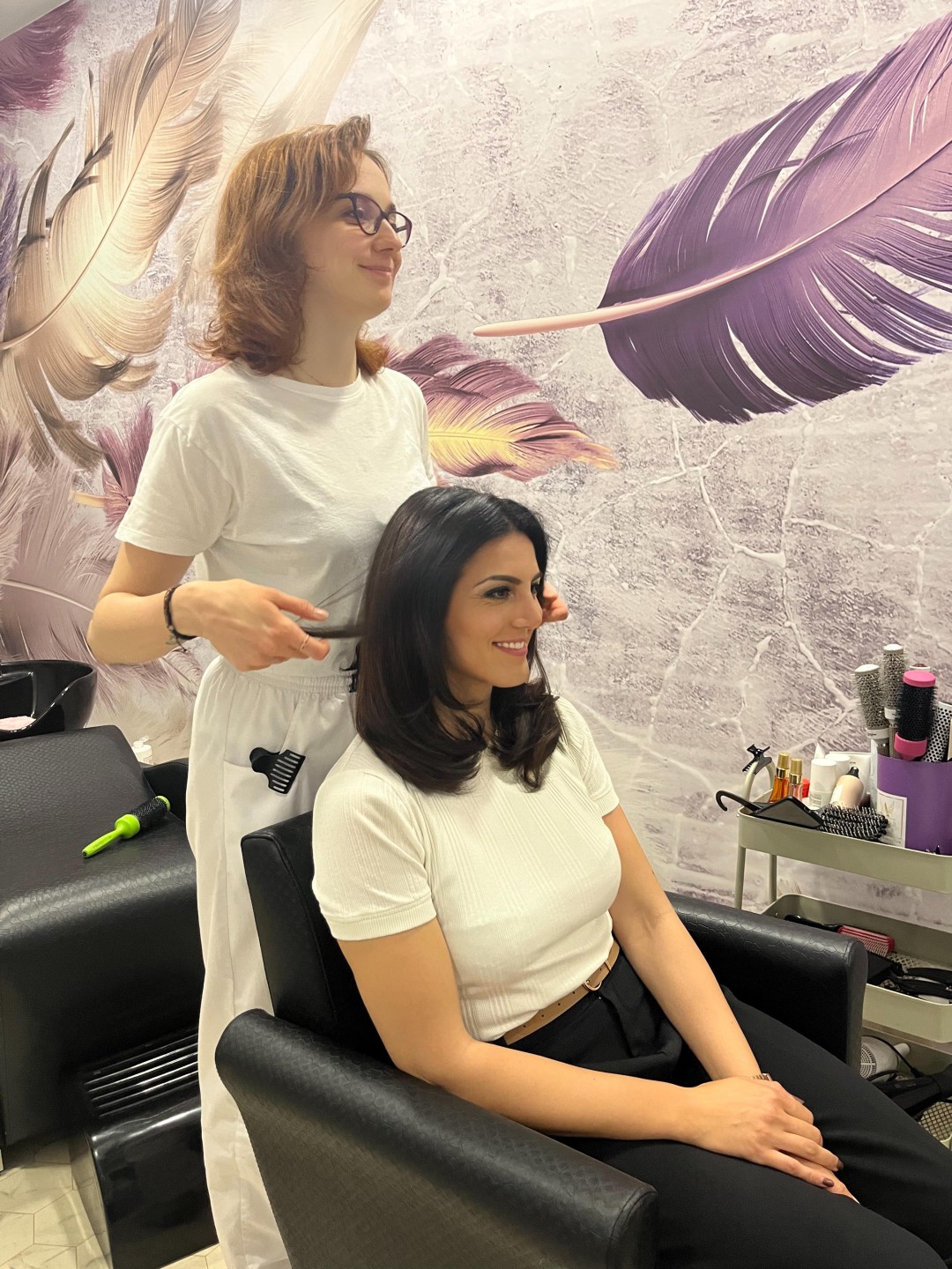 Pranje i Feniranje Srednje Duzine na Ravno - Angels, Novi Sad Žensko šišanje Frizerski saloni Žensko šišanje, Novi Sad, Centar - Stari grad