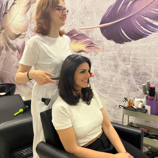 Angels #novisad Žensko šišanje Pranje i Feniranje Srednje Duzine na Ravno