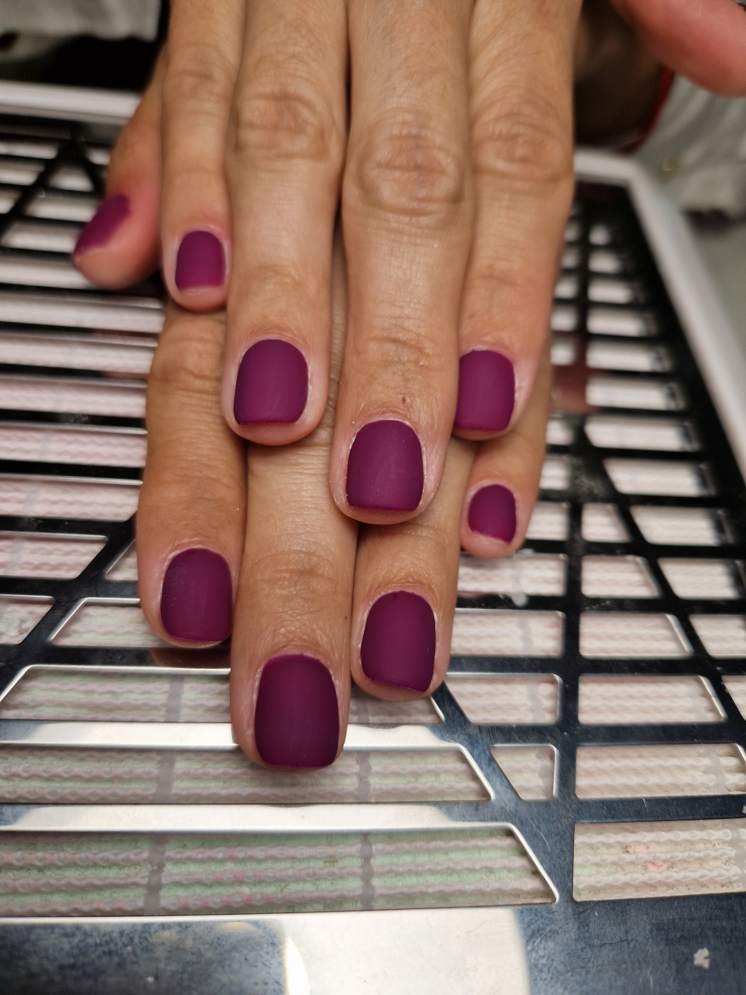 Butik Lepote #beograd Gel lak Gel lak ruke boja ili frenc + aparatni manikir - S dužina noktiju