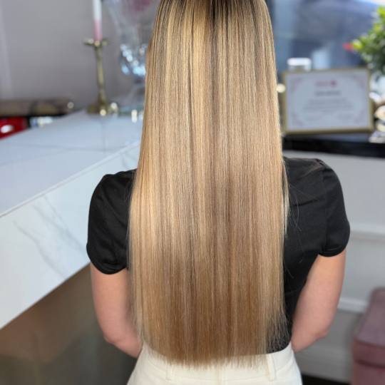 Esthetique Privé #beograd Pramenovi Pramenovi na foliju +Preliv + Feniranje +Šišanje +Black Cavia
