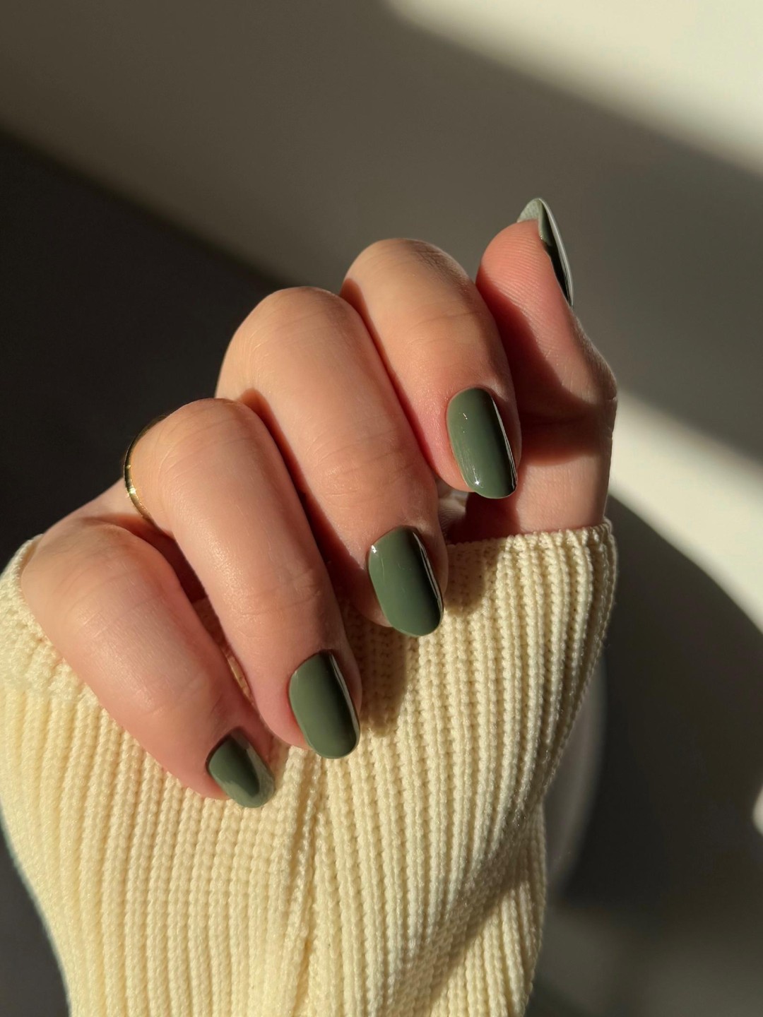 Manikir + gel lak (rubber base) - Miki Nail Care, Beograd Gel lak Nokti Gel lak, Beograd, Banovo brdo