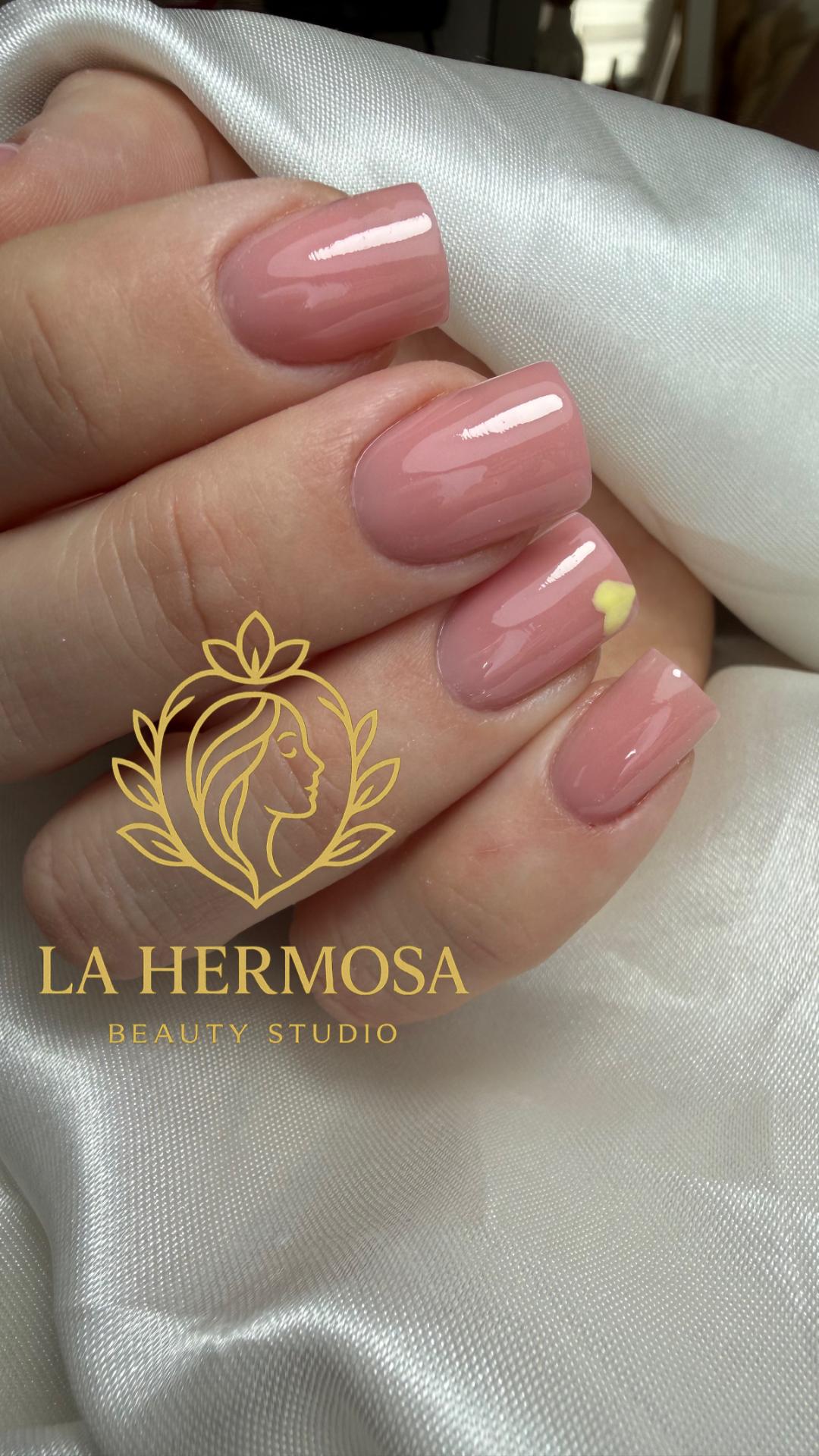 La Hermosa Beauty Studio #beograd Korekcija noktiju Korekcija ojačavanja noktiju gelom - tuđi rad
