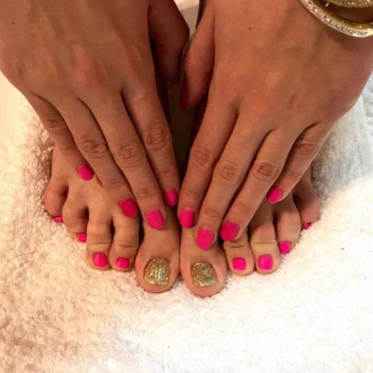 Mimo Velish #beograd Gel lak Spa pedikr i spa manikir sa gel lakom? Gel lak - ruke + aparaturni mani