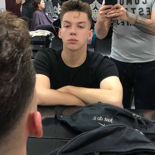 Headroom #beograd Muško šišanje Muško šišanje makazama + mašinicom ✂ Nikola