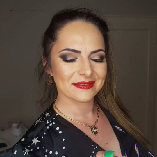 Ena beauty studio #nis Make-up / šminkanje Profesionalno šminkanje + veštačke trepavice