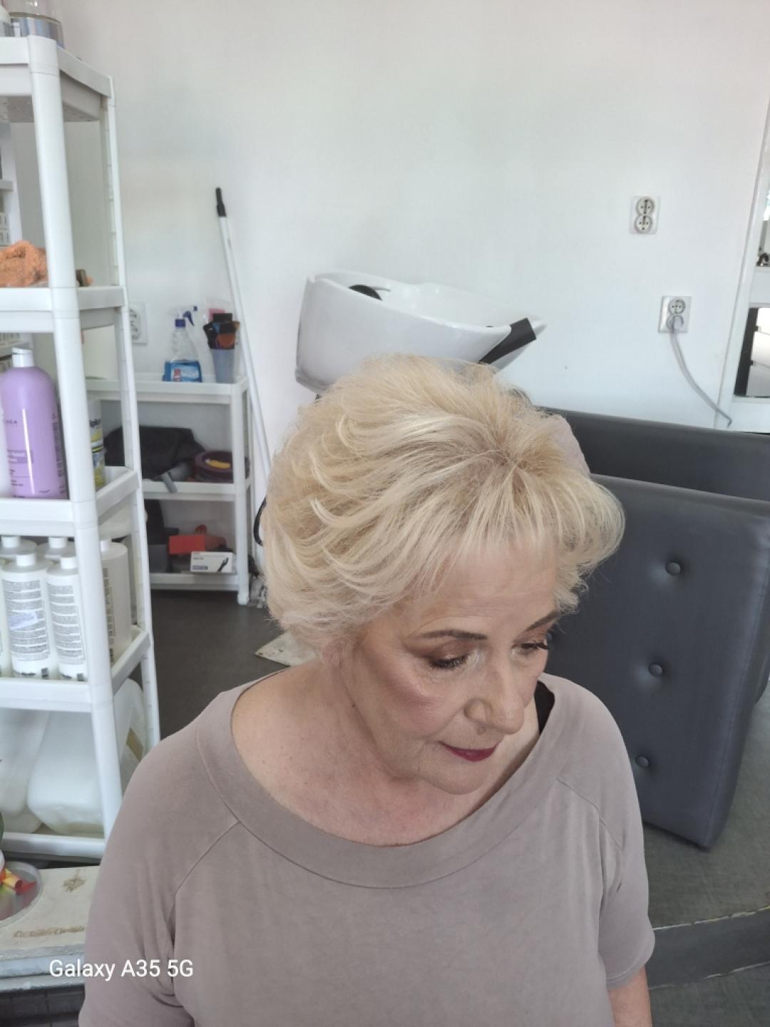 Feniranje na lokne / talase - kratka kosa - Beauty Hair Ma&Mi, Beograd Feniranje i stilizovanje Frizerski saloni Feniranje i stilizovanje, Beograd, Palilula centralni deo