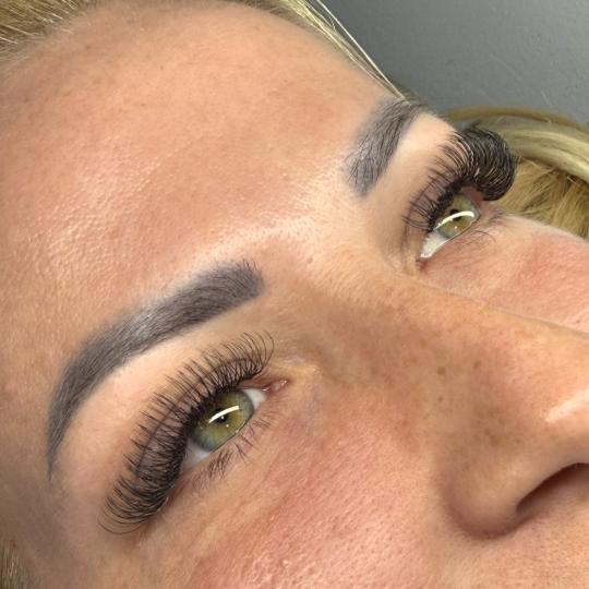 Princess beauty #nis Nadogradnja trepavica Nadogradnja trepavica W volumen