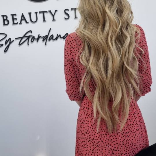 GM Beauty studio #beograd Pramenovi Pramenovi na foliju - ekstra duga kosa Radili smo površinske pr