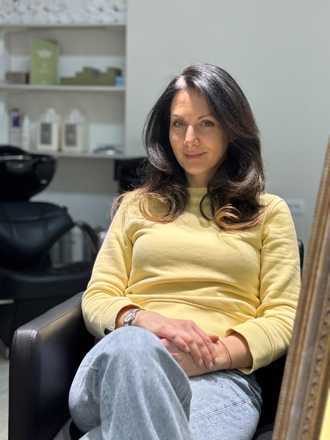 Feniranje na ravno - kosa srednje dužine - Atelier Kat, Beograd Feniranje i stilizovanje Frizerski saloni Feniranje i stilizovanje, Beograd, Mirijevo