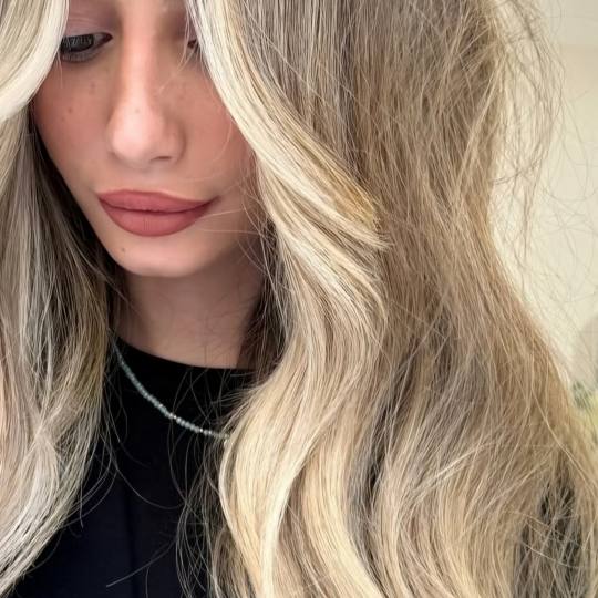 Esthetique Privé #beograd Pramenovi GOLDWELL Pramenovi + preliv + feniranje - duga kosa