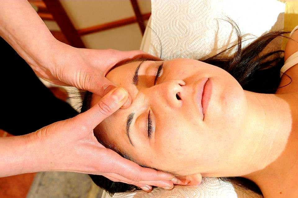 Migun centar relax #beograd Masaža glave Masaža lica i glave za dame