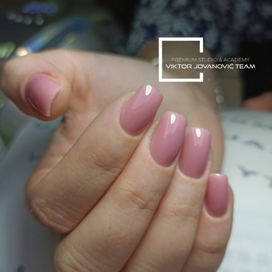 BEAUTY CENTER Viktor Jovanović #subotica Izlivanje noktiju Korekcija noktiju - S velicina