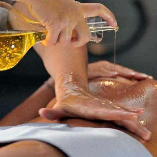 Relax body centar #zajecar Šta je masaža sa zlatom? Masaža zlatom se radi uljem sa 24-karatn