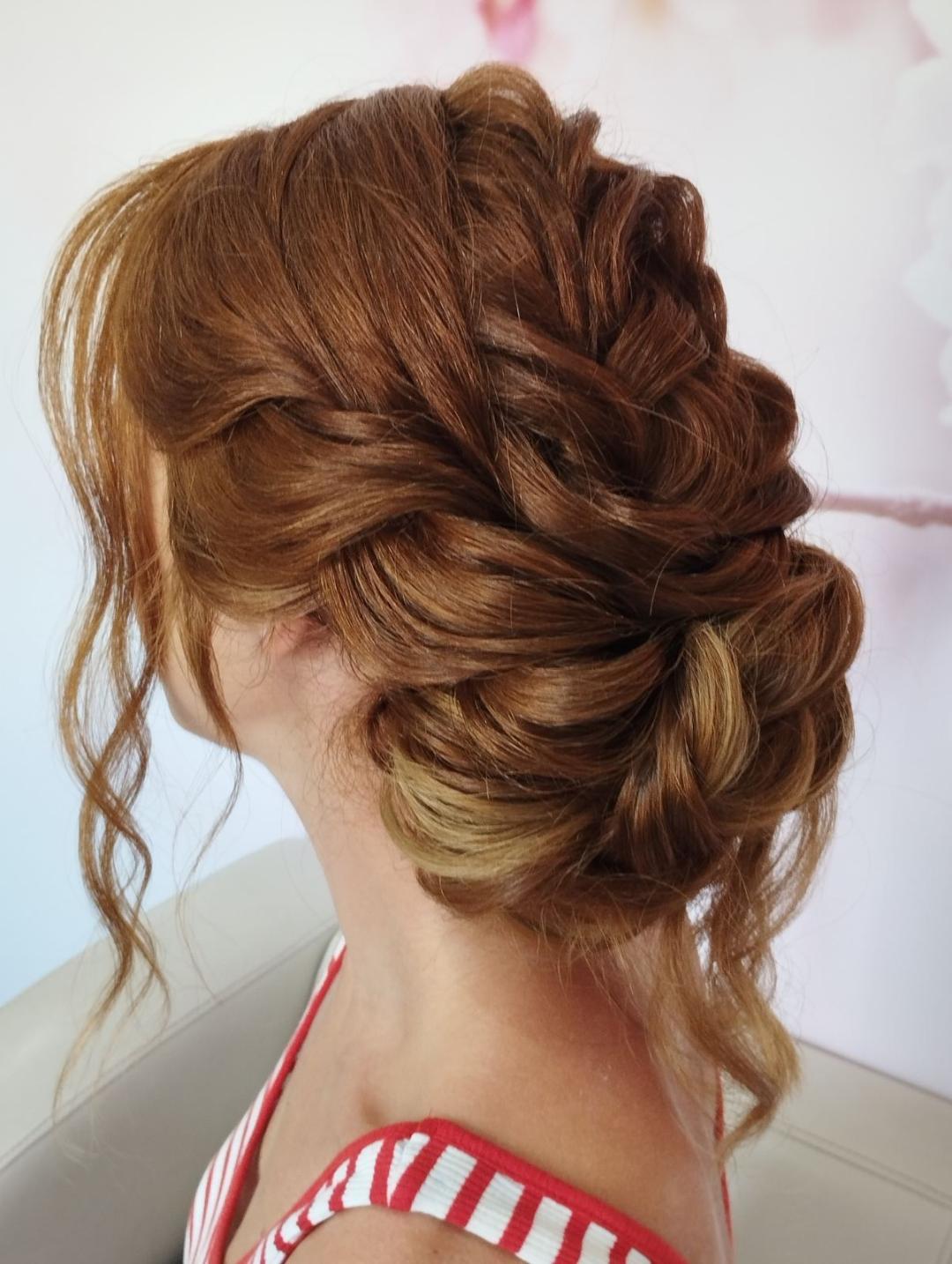 Svečana frizura - složena - Dve mace 1, Beograd Pletenice, kike, punđe Frizerski saloni Pletenice, kike, punđe, Beograd, Novi Beograd Stari Merkator