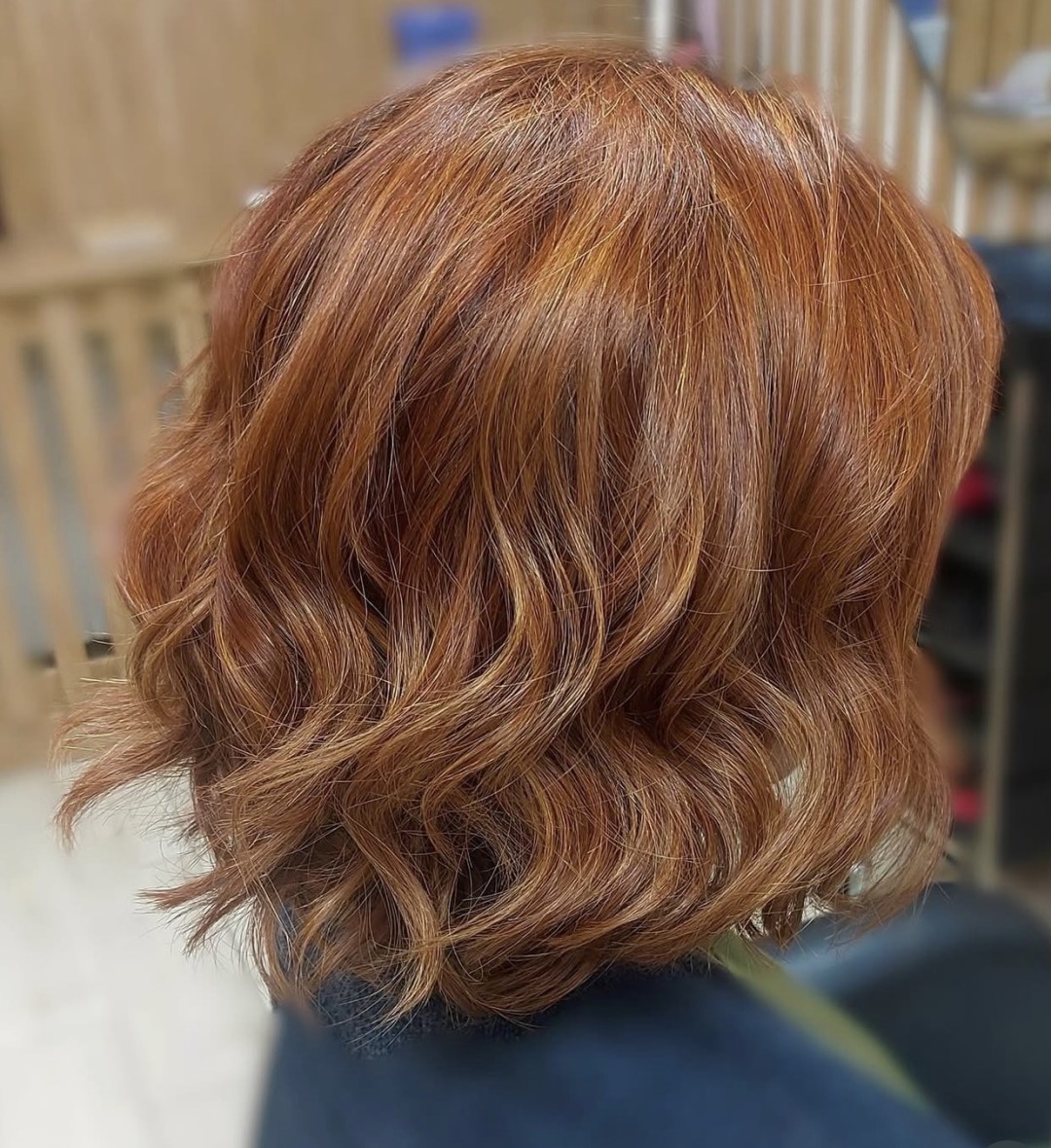 Feniranje na ravno / lokne - gusta kosa srednje dužine - Jelena Marinković, Beograd Feniranje i stilizovanje Frizerski saloni Feniranje i stilizovanje, Beograd, Zemun Gornji grad, Zemun polje, Altina, Galenika, Batajnica