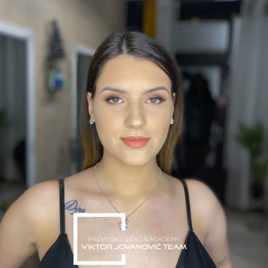 BEAUTY CENTER Viktor Jovanović #subotica Make-up / šminkanje Profesionalno šminkanje bez trepavic