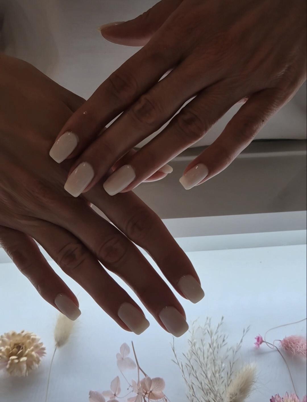 Ojačavanje noktiju rubber bazom - Auréa manucure, Novi Sad Ojačavanje noktiju Nokti Ojačavanje noktiju, Novi Sad, Sajmište, Detelinara, Banatić