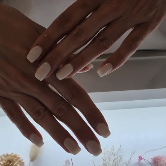 Auréa manucure #novisad Ojačavanje noktiju Ojačavanje noktiju rubber bazom