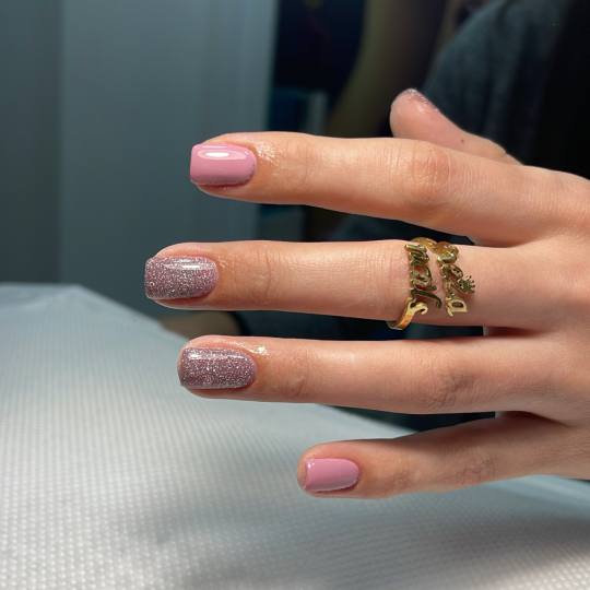 Sneža Nails #beograd Manikir Korekcija rubber baze + boja - S dužina